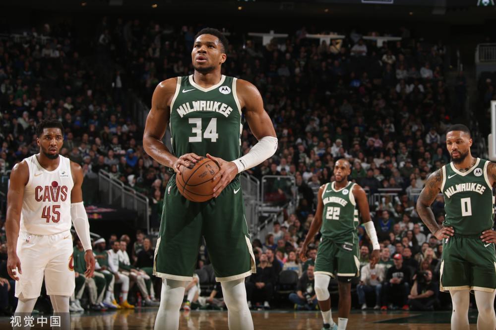 尼在篮球场 尼在篮球场