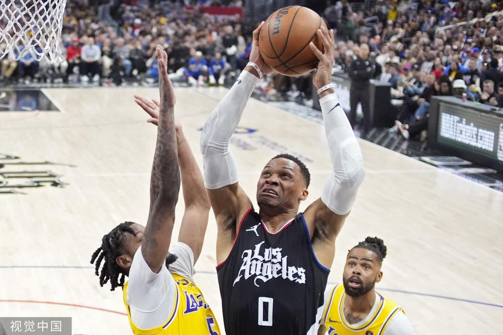 令人意外地 令人意外地